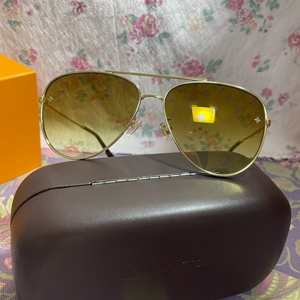LV Gold Monogram Aviator Sunglasses - Picture 3 of 6